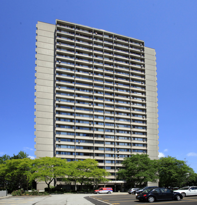 735 Don Mills Rd in Toronto, ON - Building Photo - Primary Photo