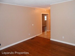 1641 Airport Dr in Tallahassee, FL - Building Photo - Building Photo