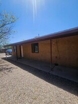 1433 Kimball Pl, Unit 3 in Socorro, NM - Building Photo