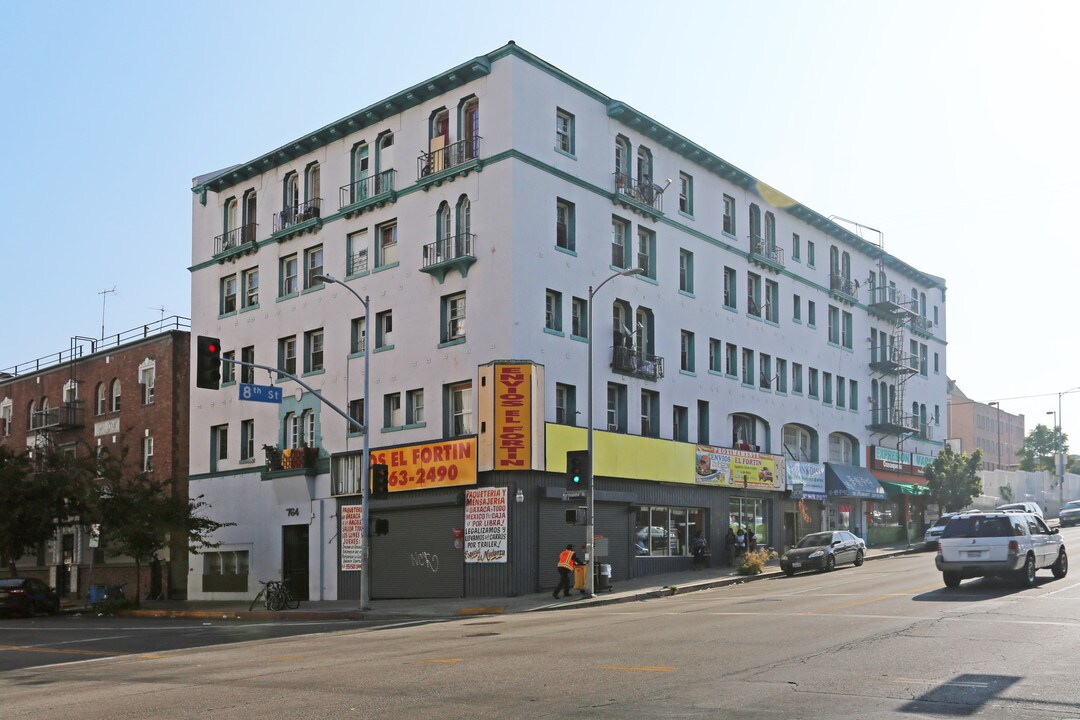 3259 W 8th St in Los Angeles, CA - Building Photo