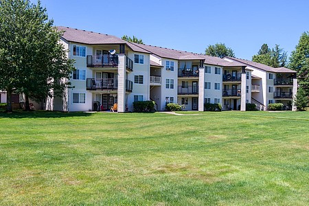 Sundial Apartments in Wilsonville, OR - Foto de edificio