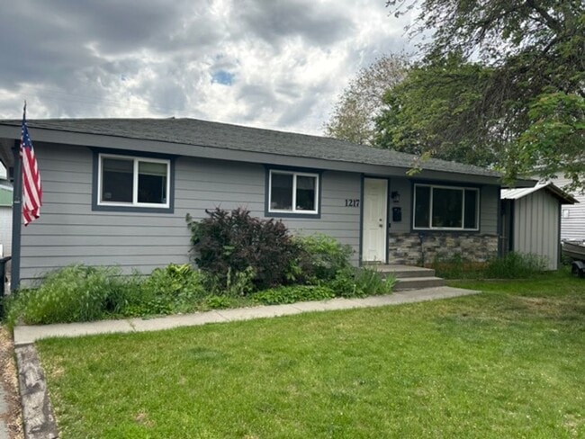 property at 1217 Holladay Dr