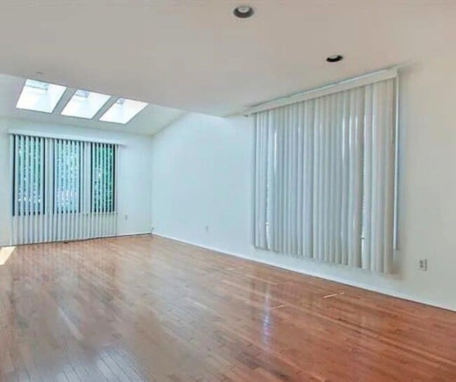 700 Mainsail Ln in Secaucus, NJ - Building Photo - Building Photo