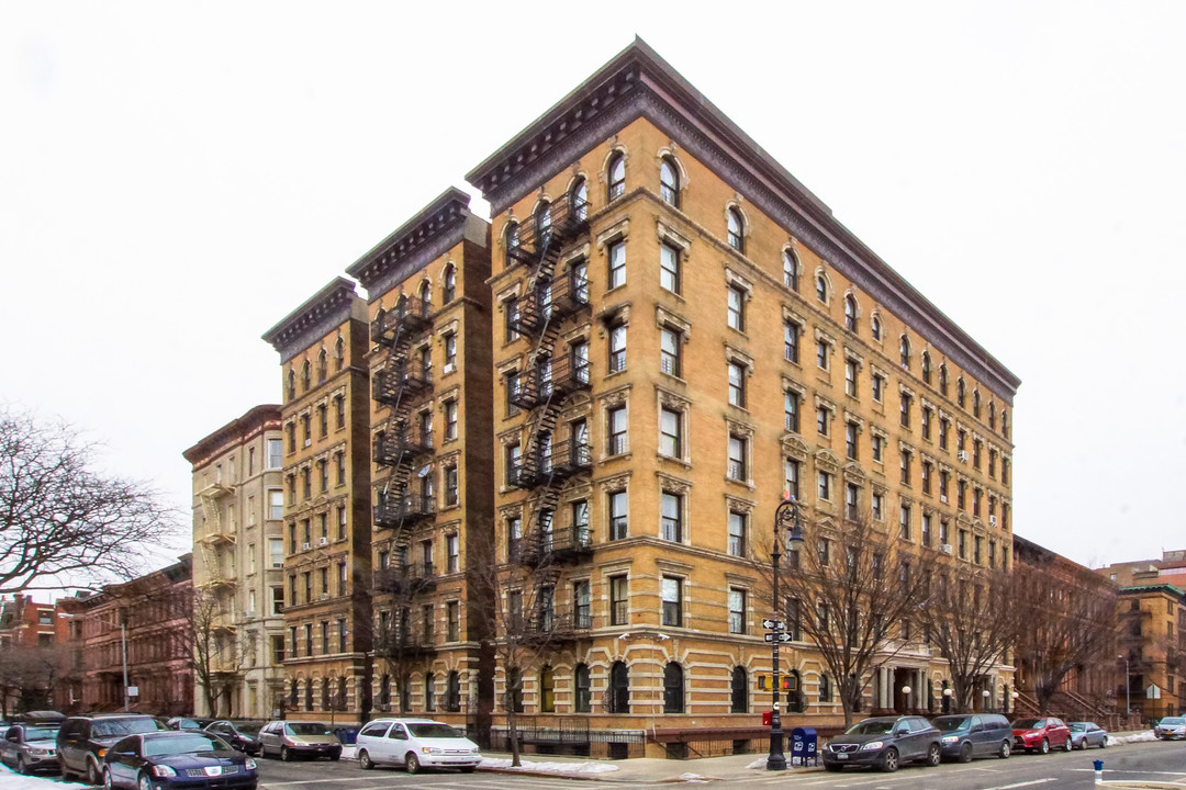 24 Mount Morris Park W in New York, NY - Building Photo