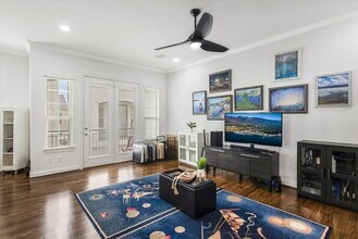 8227 Cambridge St in Houston, TX - Foto de edificio - Building Photo