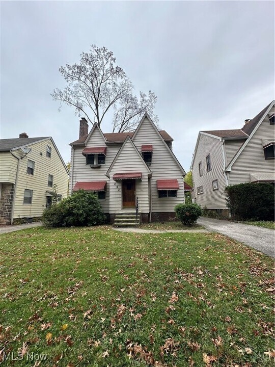 893 Keystone Dr in Cleveland Heights, OH - Building Photo