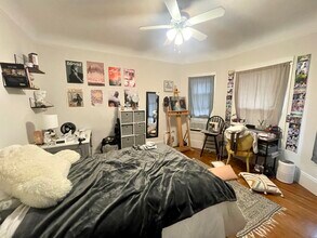 33 Teele Ave, Unit 33 in Somerville, MA - Foto de edificio - Building Photo