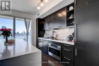 65 St Mary St in Toronto, ON - Building Photo - Building Photo