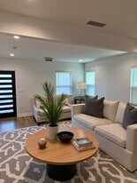2008-2010 Vineyard Ave in Los Angeles, CA - Building Photo