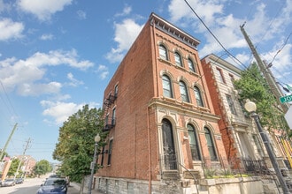 440 Hopkins St, Unit #3 in Cincinnati, OH - Foto de edificio - Building Photo