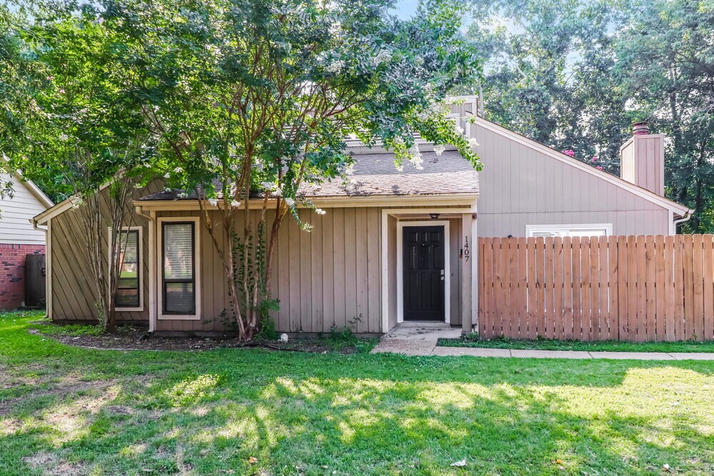1407 Sandy Stone Ln in Memphis, TN - Building Photo