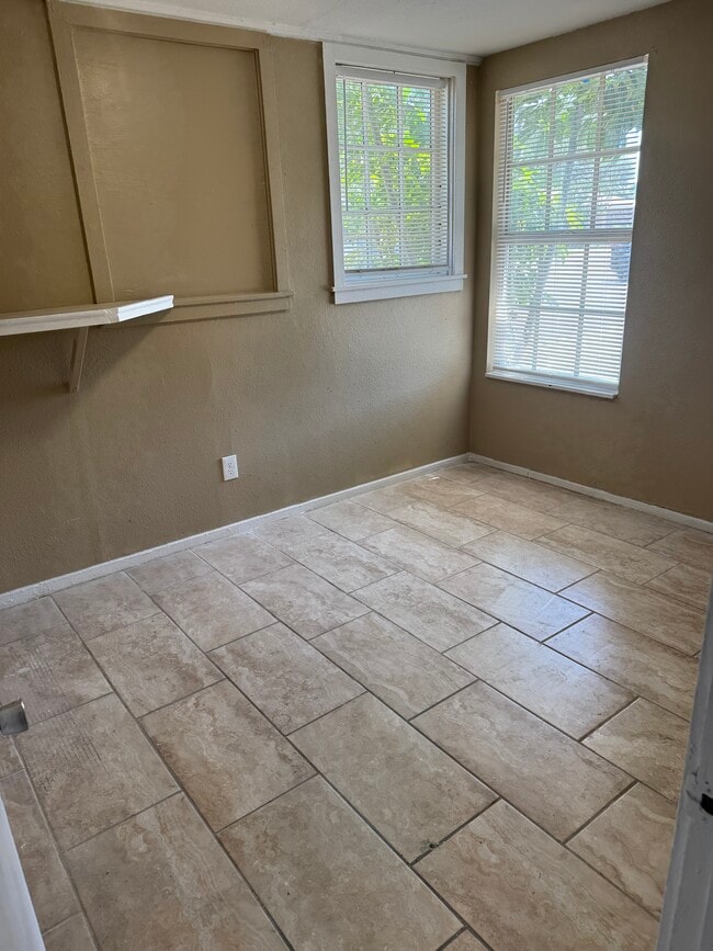 property at 1473 Drew St