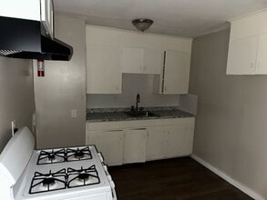 5557 Dolphin Dr in Jackson, MS - Building Photo - Building Photo