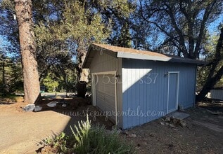 21880 Phoenix Lake Rd in Sonora, CA - Building Photo - Building Photo
