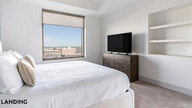 777 Preston St, Unit 16K in Houston, TX - Building Photo - Building Photo