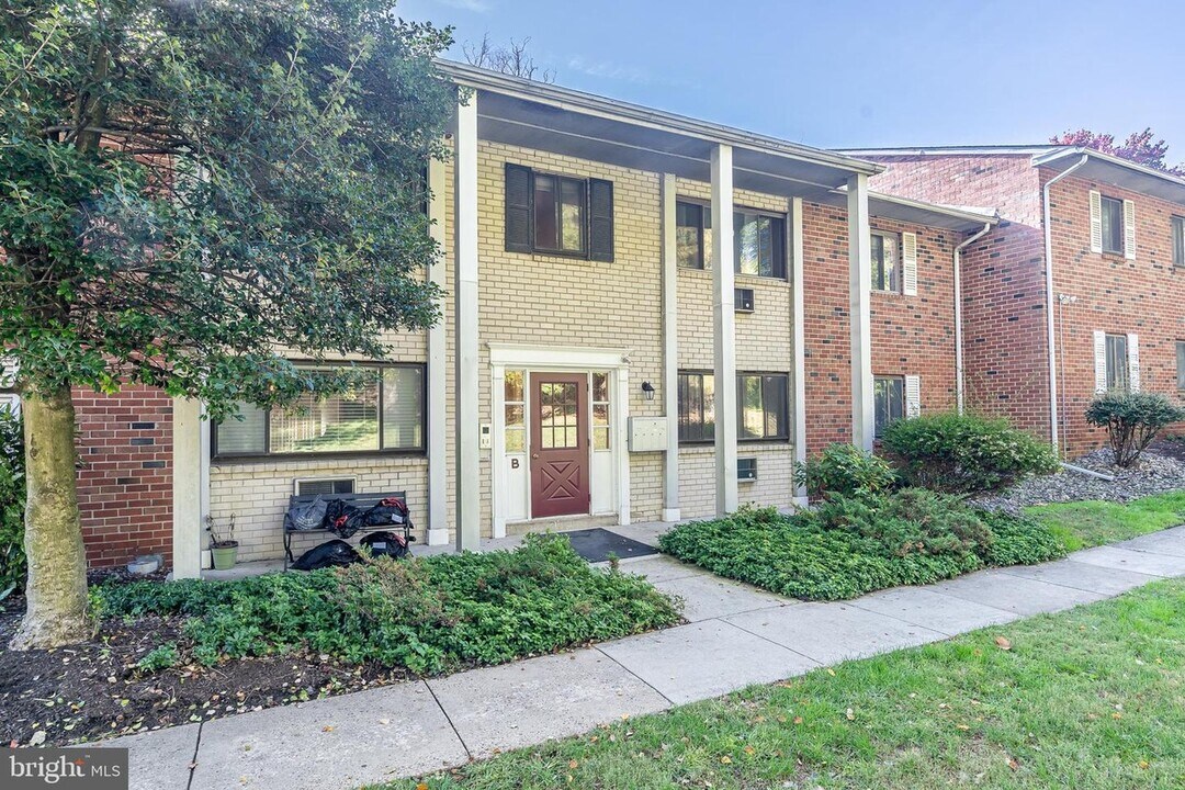 1 Lawrence Rd, Unit B1B in Broomall, PA - Building Photo