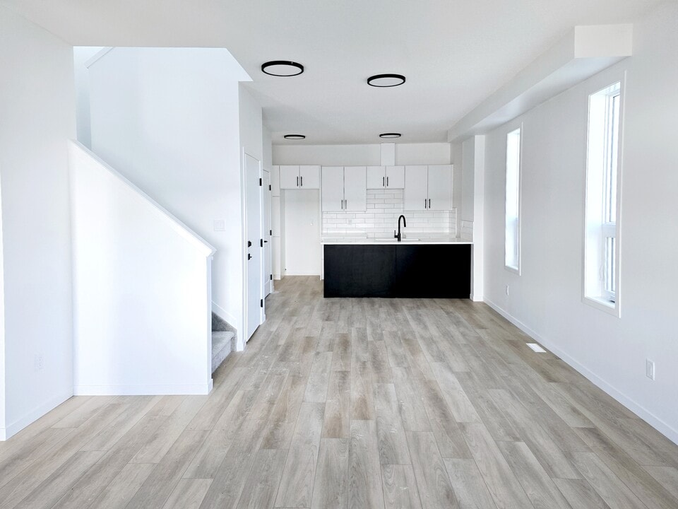 11635-11688 88 St in Edmonton, AB - Building Photo