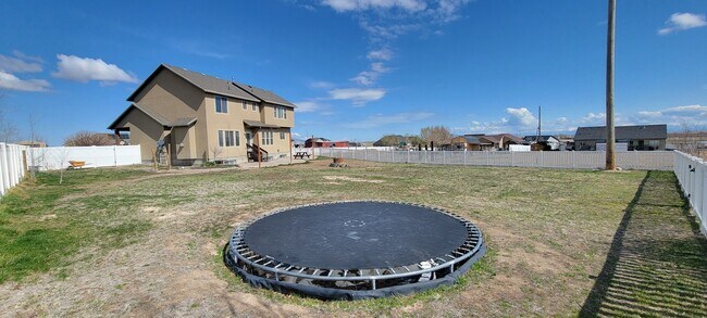 1031 W Fox Cir in Grantsville, UT - Building Photo - Building Photo