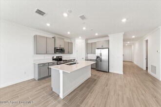 2037 Island Ave NW in Palm Bay, FL - Building Photo - Building Photo