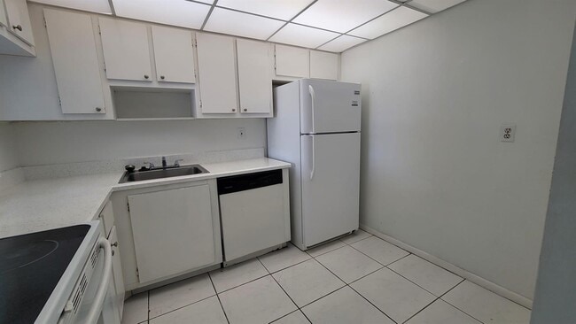 4374 NW 9th Ave in Deerfield Beach, FL - Building Photo - Building Photo