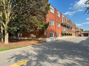 1510 Queenston Rd in Cambridge, ON - Building Photo - Building Photo