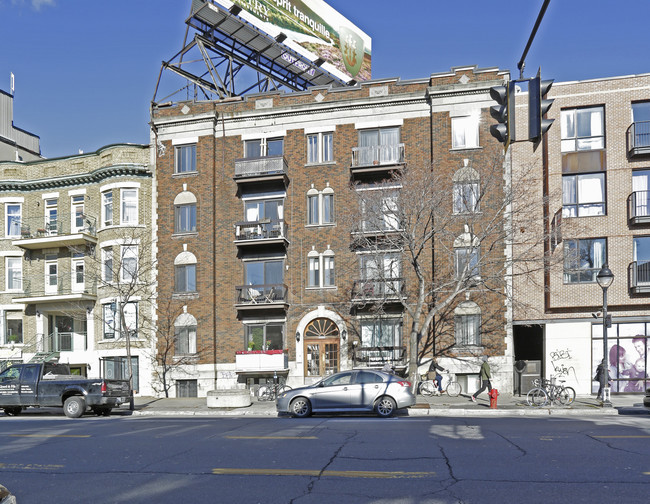 5221 du Parc Av