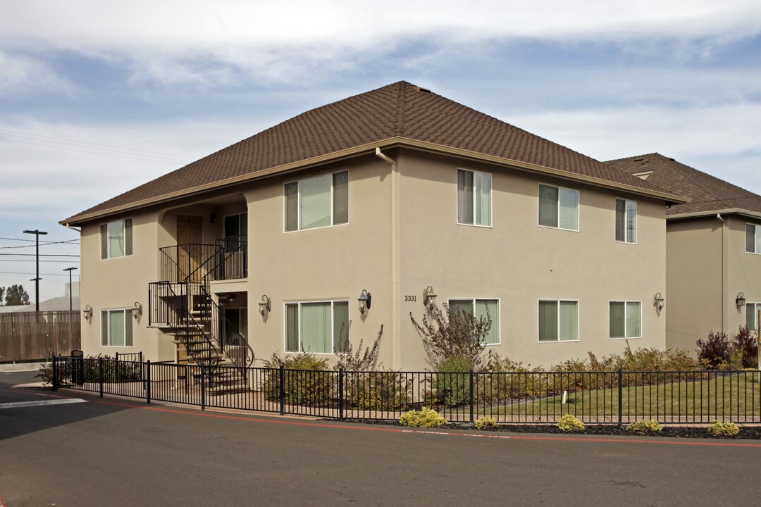 3331 Lerwick Rd in Sacramento, CA - Building Photo