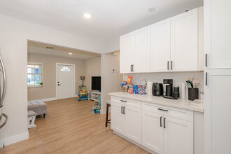 1449 SE 4th Ave in Deerfield Beach, FL - Building Photo - Interior Photo