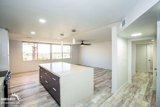 205 E Harmon Ave in Las Vegas, NV - Building Photo - Building Photo