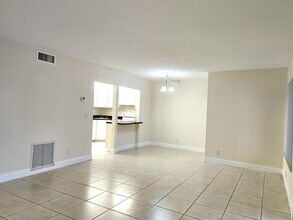 126 Lake Pine Cir in Greenacres, FL - Building Photo - Building Photo