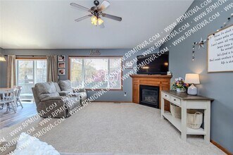 10308 Catalina Dr in Johnston, IA - Building Photo - Building Photo