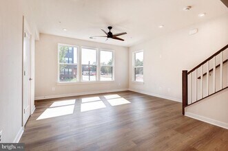 43792 Middleway Ter in Ashburn, VA - Building Photo - Building Photo