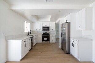 6702 Saranac St in San Diego, CA - Building Photo