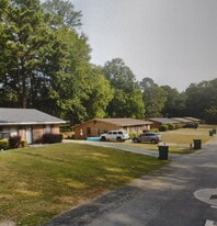 Trakas Avenue in Greenwood, SC - Building Photo