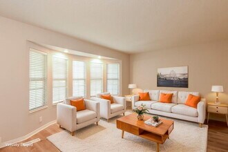 8017 S 2100 E in South Weber, UT - Foto de edificio - Building Photo