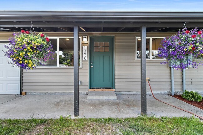 1730 115th St S in Parkland, WA - Foto de edificio - Building Photo