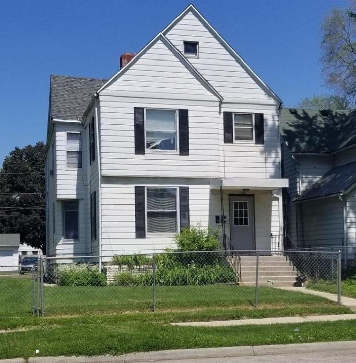 1012 N Court St in Rockford, IL - Building Photo