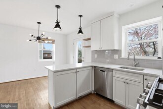 2306 Riverview Terrace in Alexandria, VA - Building Photo - Building Photo