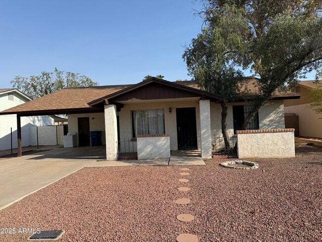 property at 2105 E Colgate Dr