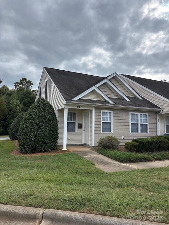 841 Impala Dr in Statesville, NC - Building Photo