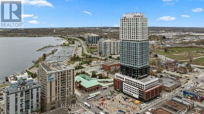 39 Mary St in Barrie, ON - Building Photo - Building Photo