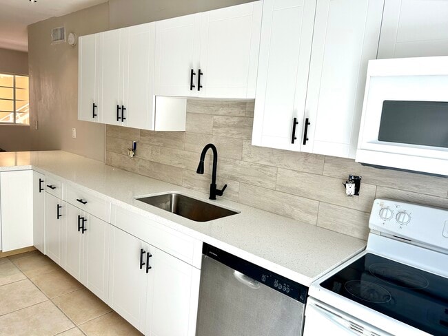 7331 Gary Ave in Miami Beach, FL - Building Photo - Building Photo