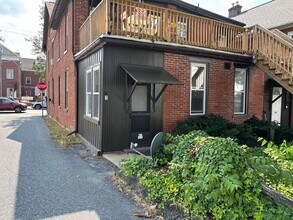 223-225 S Market St in Elizabethtown, PA - Foto de edificio - Building Photo