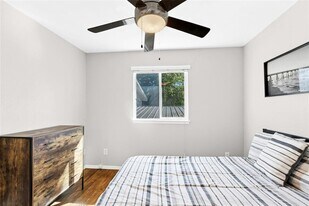 2401 Manor Rd in Austin, TX - Building Photo