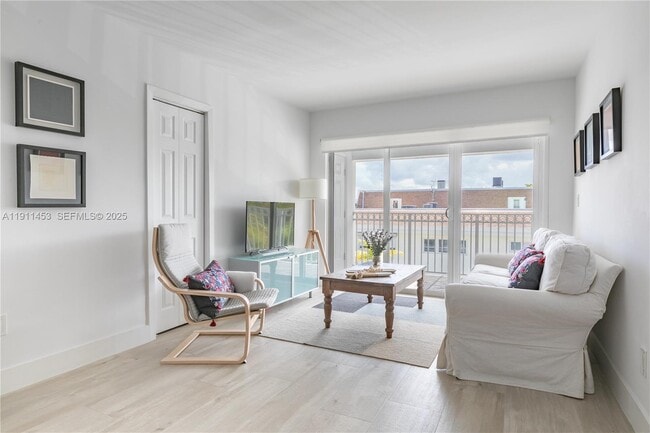 290 Sunrise Dr in Key Biscayne, FL - Building Photo - Building Photo