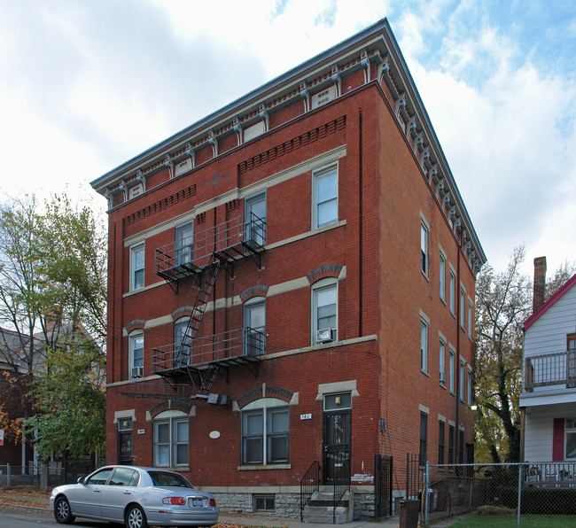 3409 Woodburn Ave in Cincinnati, OH - Foto de edificio - Building Photo