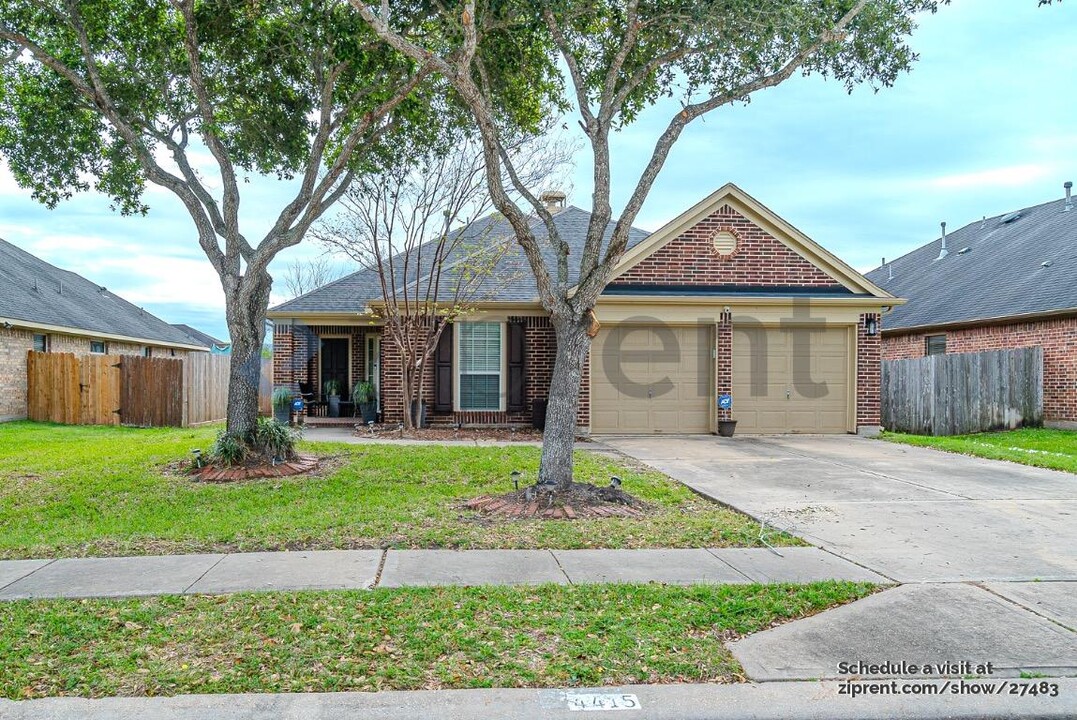 4415 Sierra Point Dr in Fresno, TX - Building Photo