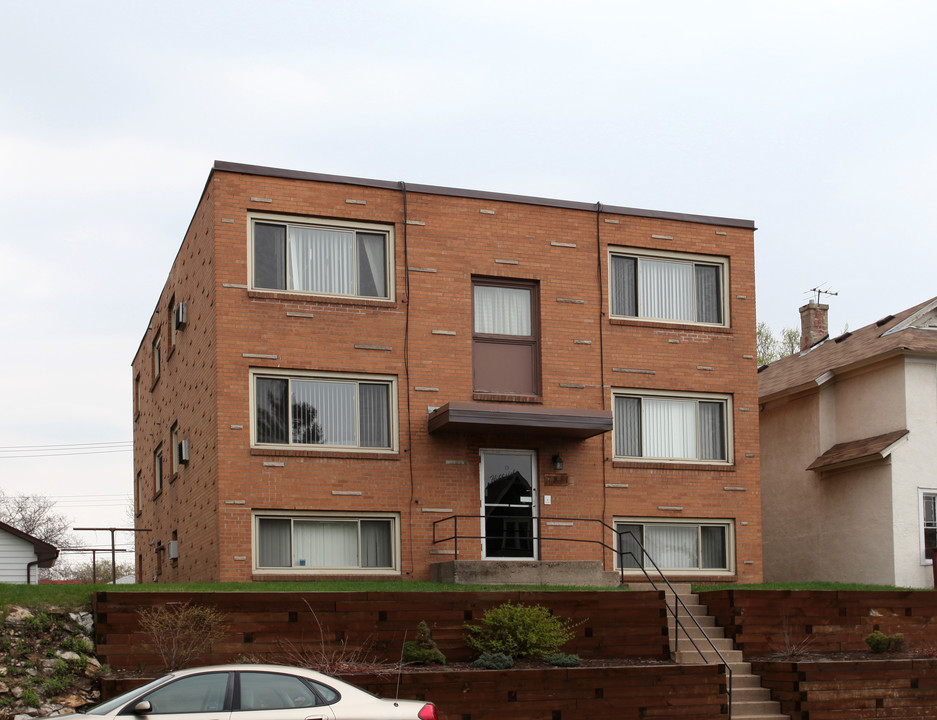 Hillside Terrace in Minneapolis, MN - Building Photo