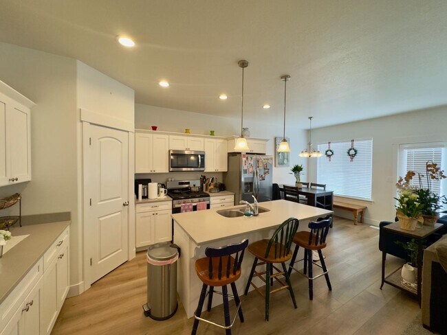 1023 N Ledger Dr in Saratoga Springs, UT - Building Photo - Building Photo