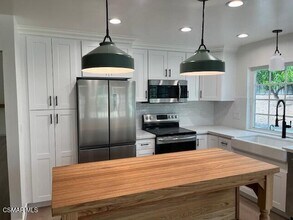 2040 Shady Brook Dr in Thousand Oaks, CA - Building Photo - Building Photo